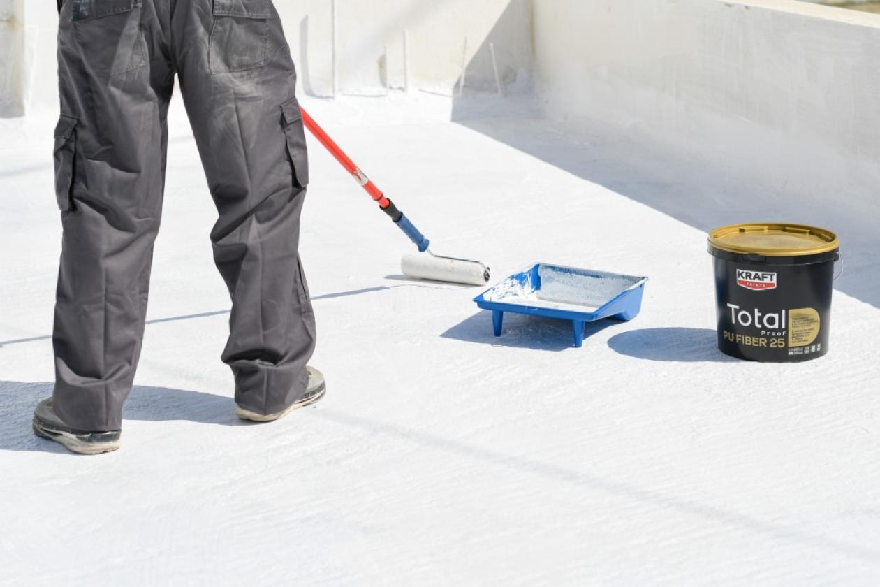 εφαρμογή στεγανωτικής μεμβράνης pu fiber σε ταράτσα με ρολό